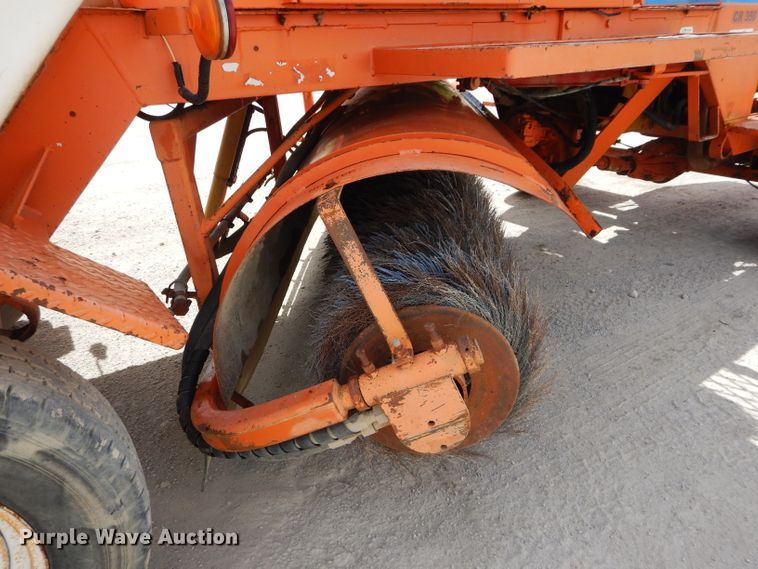 image for item DI8259 Broce CR350  broom