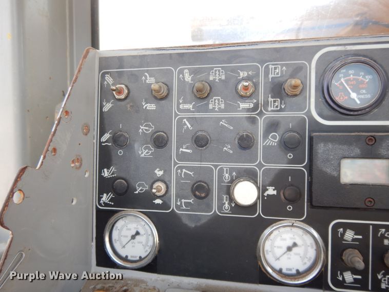 image for item DJ3489 1995 Vermeer T755  trencher