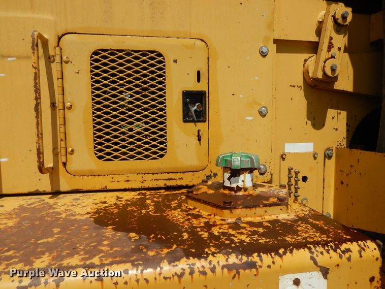 image for item DJ3489 1995 Vermeer T755  trencher