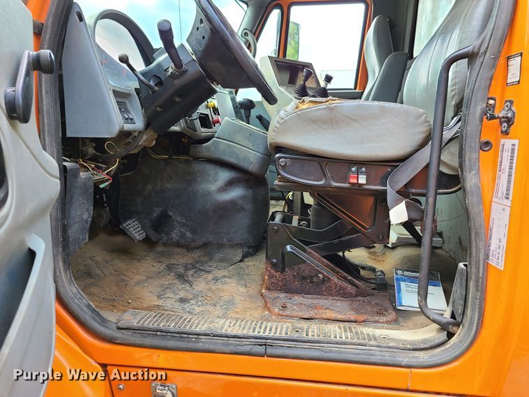 image for item EL9971 2007 International 7600  dump truck