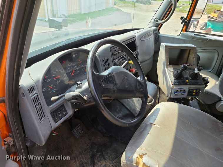 image for item EL9971 2007 International 7600  dump truck