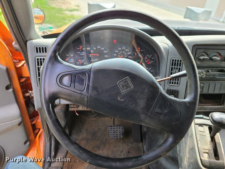 image for item EL9971 2007 International 7600  dump truck