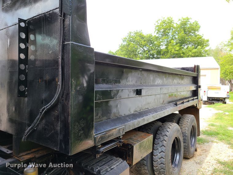 image for item EL9971 2007 International 7600  dump truck