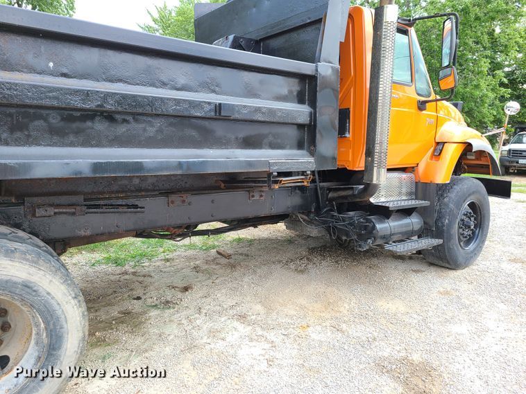 image for item EL9971 2007 International 7600  dump truck
