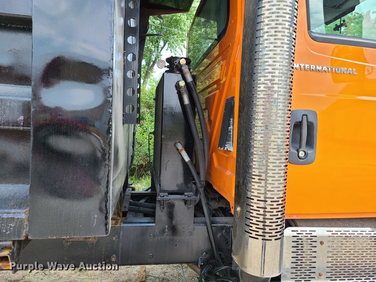 image for item EL9971 2007 International 7600  dump truck