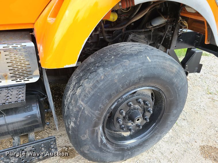 image for item EL9971 2007 International 7600  dump truck