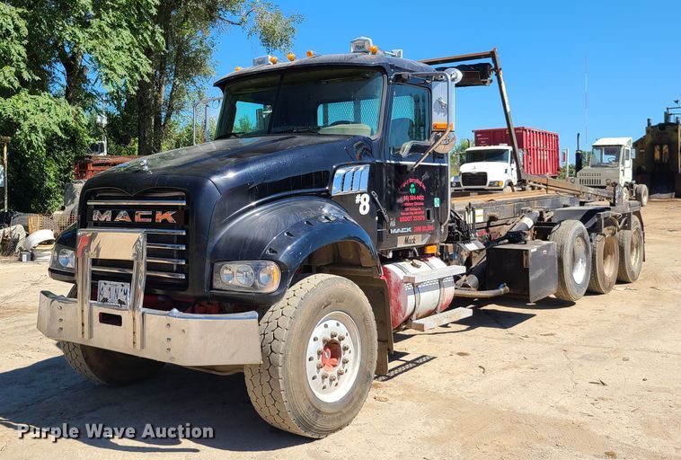 image for item EL9978 2007 Mack CTP  hooklift truck