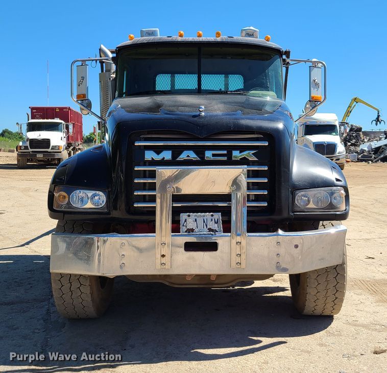 image for item EL9978 2007 Mack CTP  hooklift truck