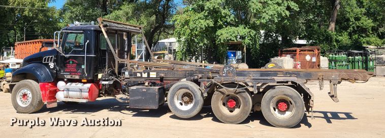 image for item EL9978 2007 Mack CTP  hooklift truck