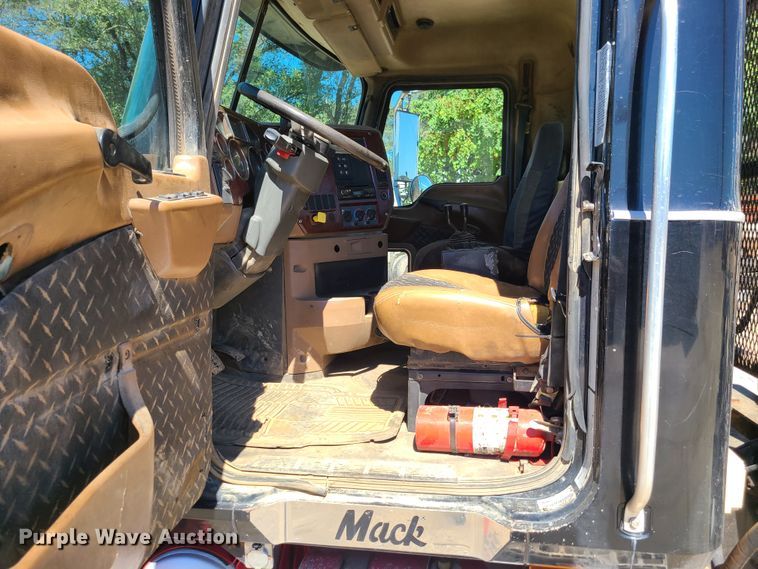 image for item EL9978 2007 Mack CTP  hooklift truck