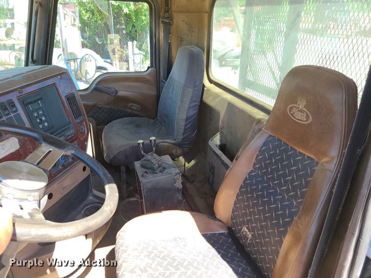 image for item EL9978 2007 Mack CTP  hooklift truck