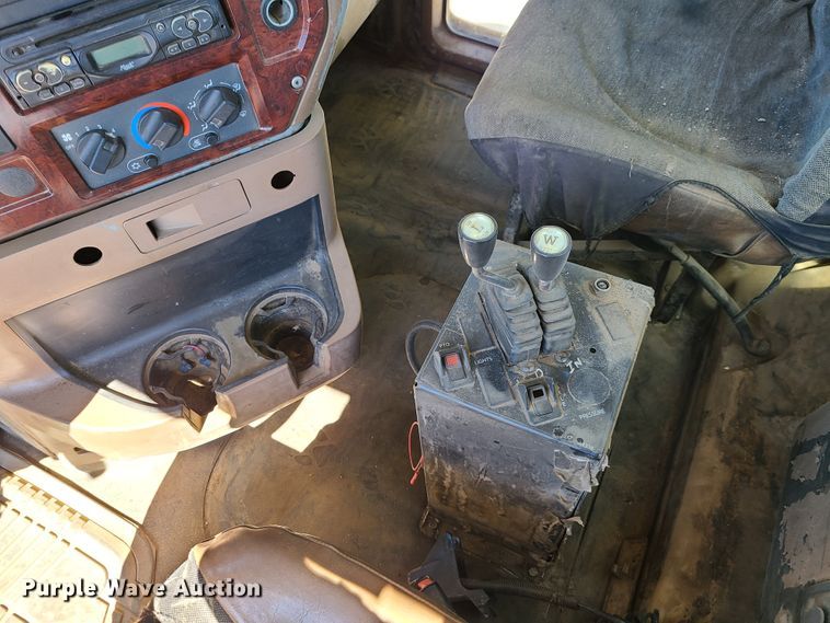 image for item EL9978 2007 Mack CTP  hooklift truck