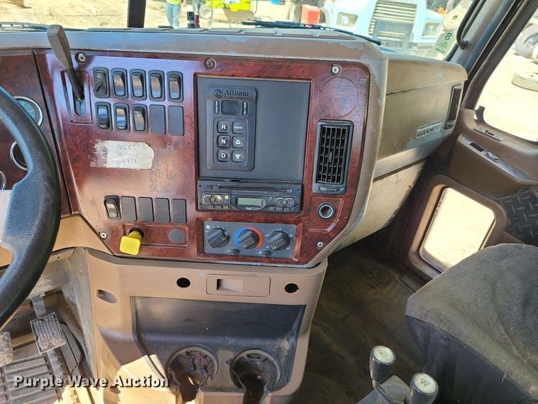 image for item EL9978 2007 Mack CTP  hooklift truck