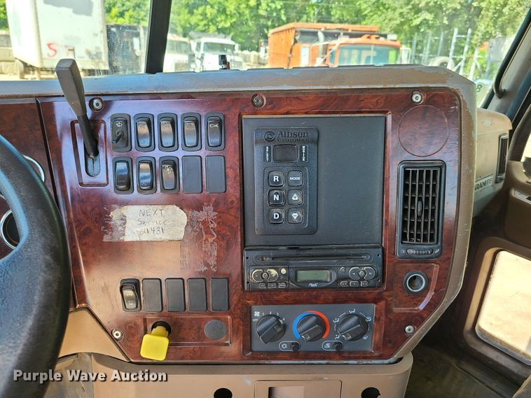 image for item EL9978 2007 Mack CTP  hooklift truck