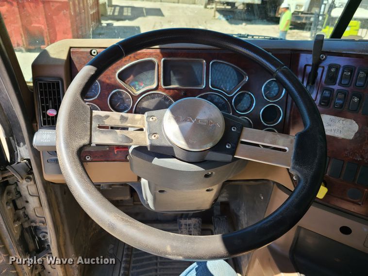 image for item EL9978 2007 Mack CTP  hooklift truck