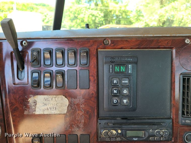 image for item EL9978 2007 Mack CTP  hooklift truck