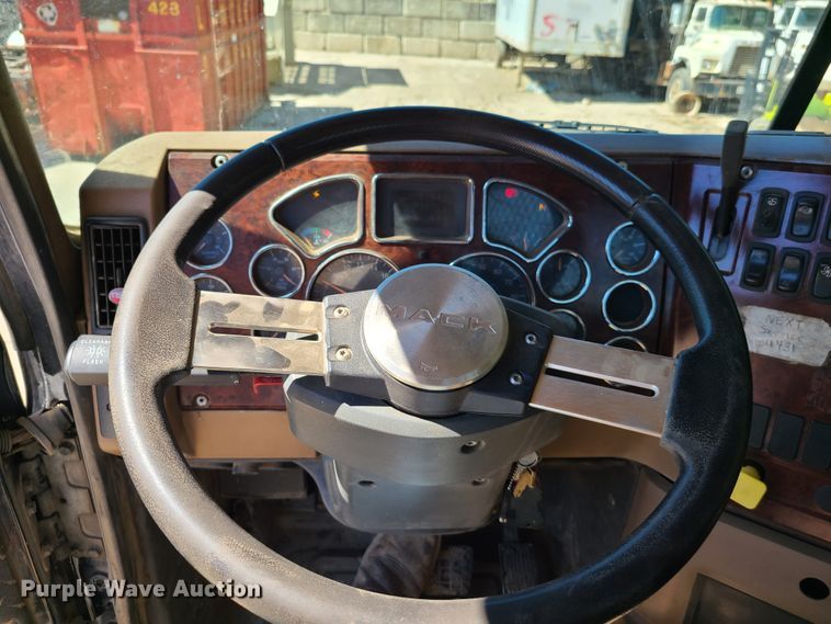 image for item EL9978 2007 Mack CTP  hooklift truck