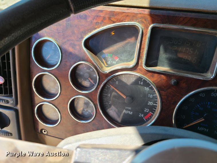 image for item EL9978 2007 Mack CTP  hooklift truck