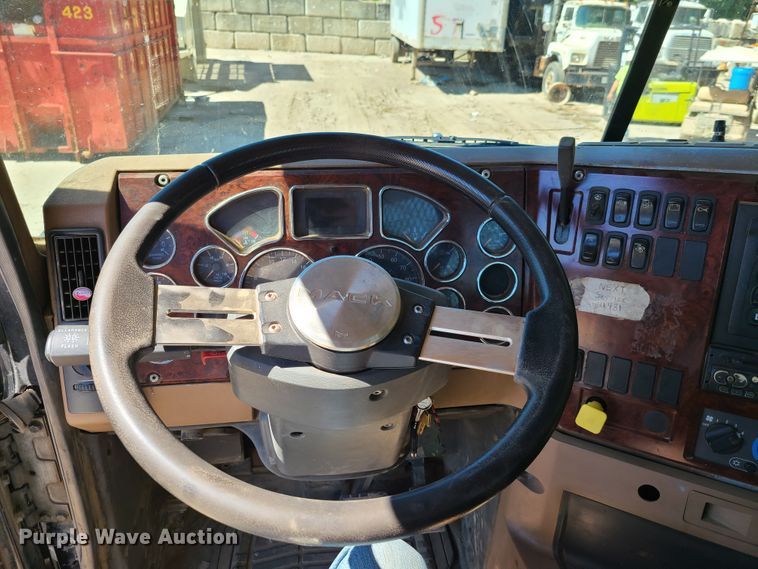 image for item EL9978 2007 Mack CTP  hooklift truck