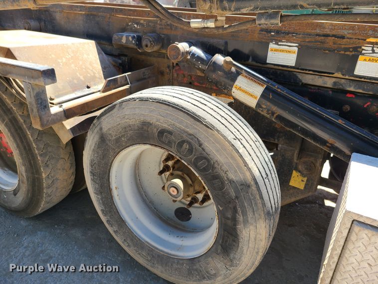 image for item EL9978 2007 Mack CTP  hooklift truck