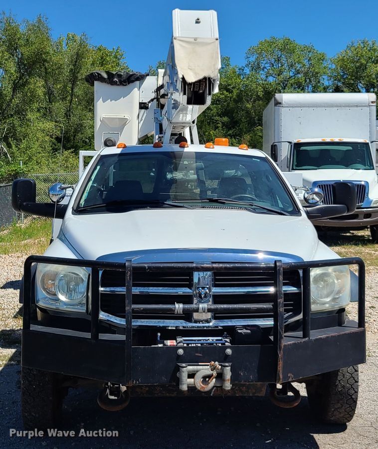 image for item EL9985 2010 Dodge Ram 5500  bucket truck