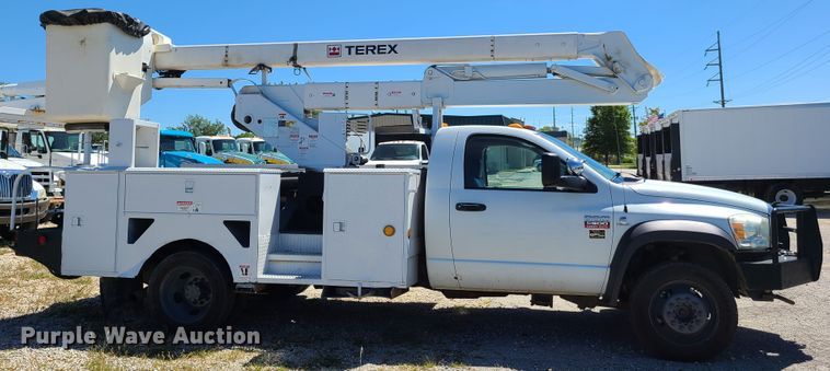 image for item EL9985 2010 Dodge Ram 5500  bucket truck