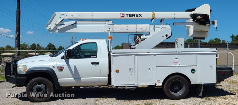 image for item EL9985 2010 Dodge Ram 5500  bucket truck