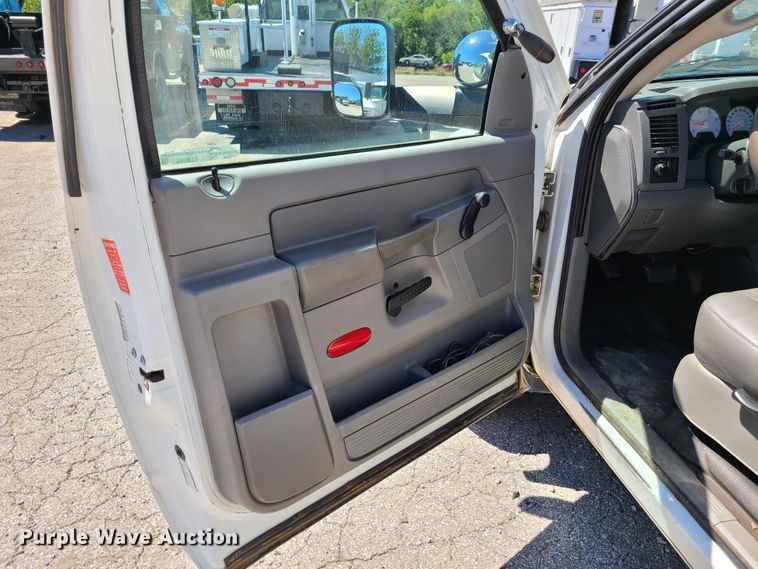 image for item EL9985 2010 Dodge Ram 5500  bucket truck