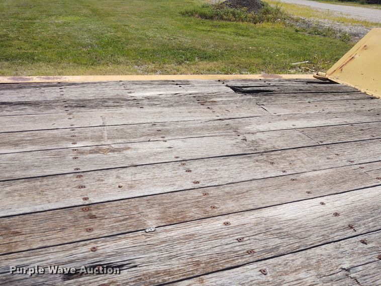 image for item EQ9401 1990 Trail King TK80RG-463 equipment trailer