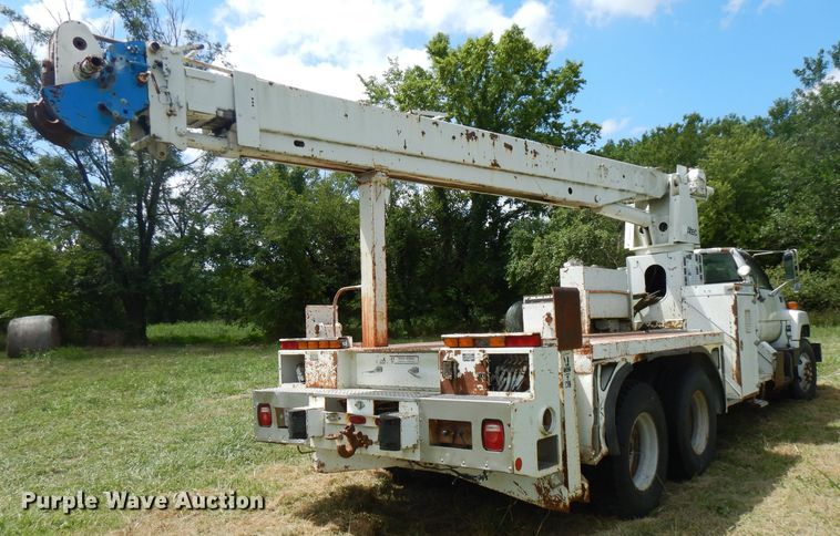 image for item FN9292 1997 GMC C8500  crane truck