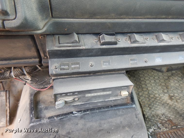 image for item FN9292 1997 GMC C8500  crane truck