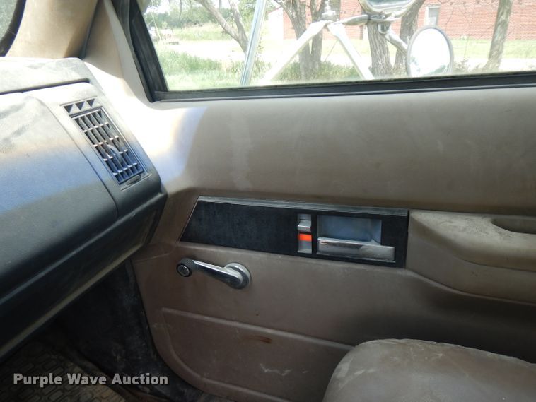 image for item FN9292 1997 GMC C8500  crane truck