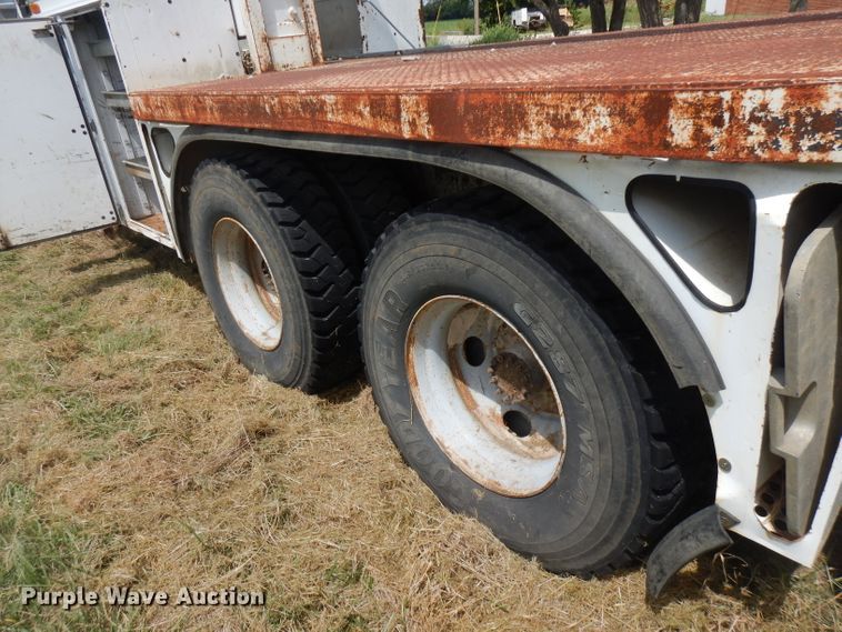 image for item FN9292 1997 GMC C8500  crane truck