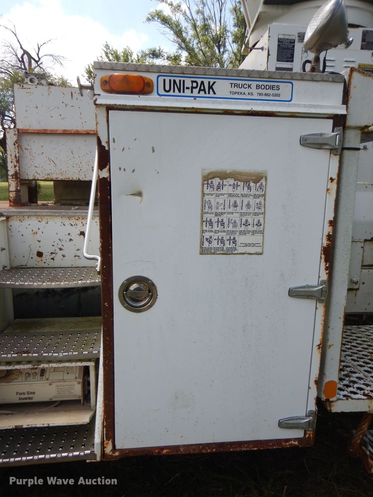 image for item FN9292 1997 GMC C8500  crane truck