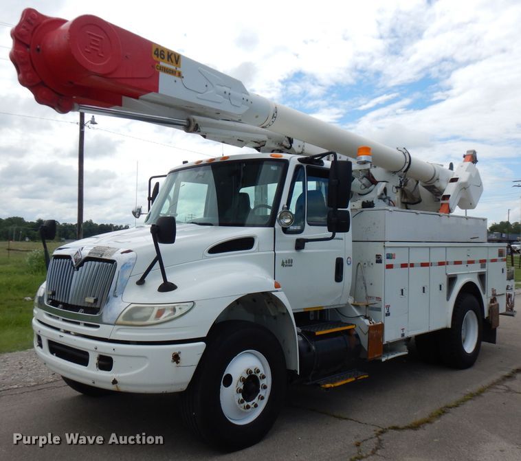 image for item FN9331 2005 International 4440  bucket truck