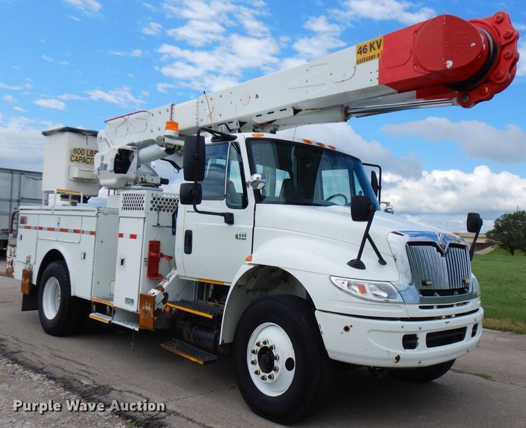 image for item FN9331 2005 International 4440  bucket truck