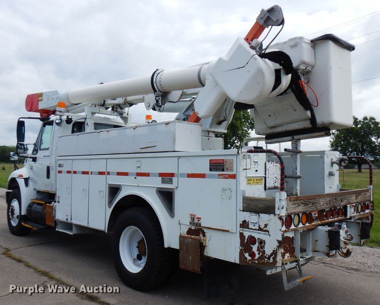 image for item FN9331 2005 International 4440  bucket truck