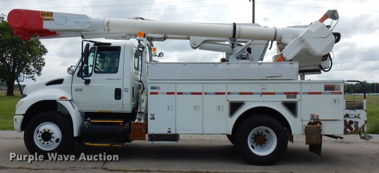 image for item FN9331 2005 International 4440  bucket truck