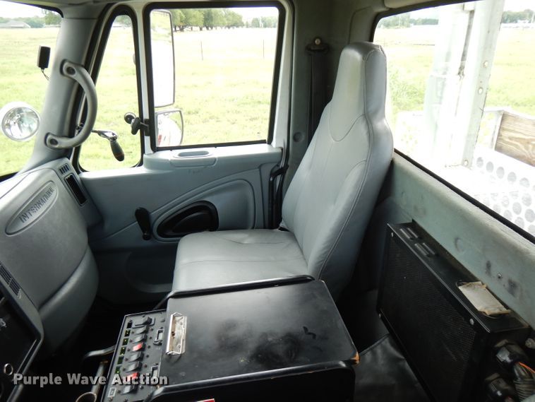 image for item FN9331 2005 International 4440  bucket truck