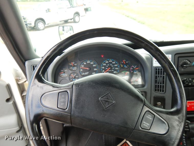 image for item FN9331 2005 International 4440  bucket truck