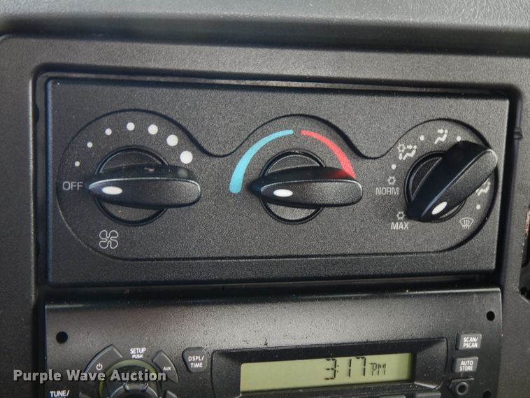 image for item FN9331 2005 International 4440  bucket truck