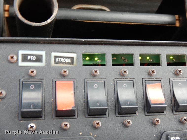 image for item FN9331 2005 International 4440  bucket truck