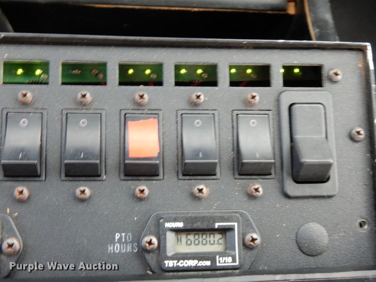 image for item FN9331 2005 International 4440  bucket truck