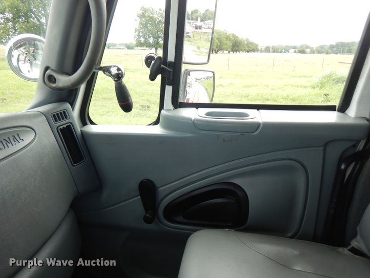 image for item FN9331 2005 International 4440  bucket truck