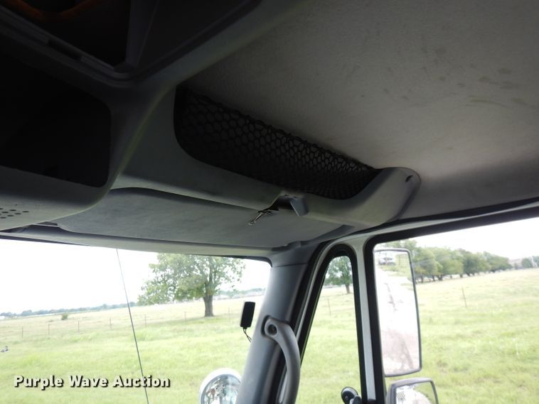 image for item FN9331 2005 International 4440  bucket truck