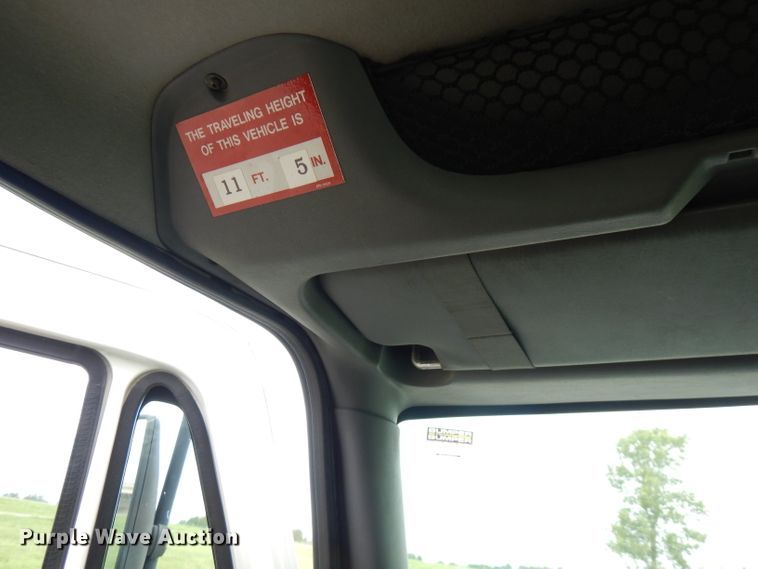 image for item FN9331 2005 International 4440  bucket truck