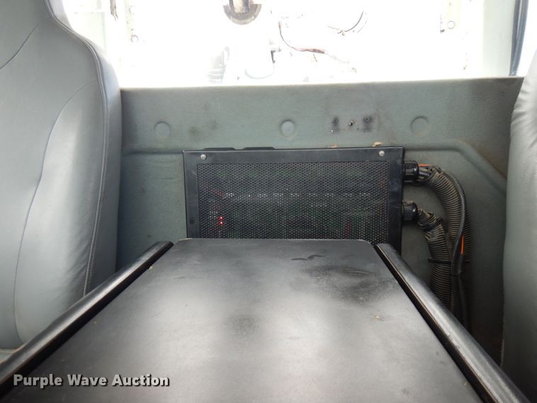 image for item FN9331 2005 International 4440  bucket truck