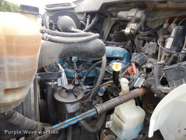 image for item FN9331 2005 International 4440  bucket truck