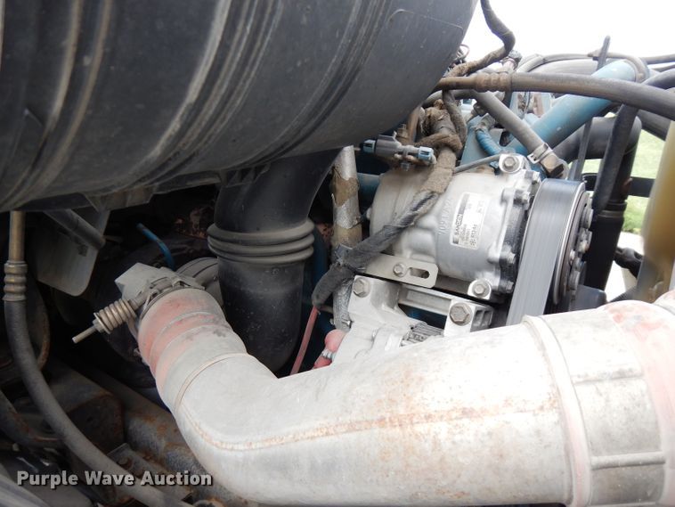 image for item FN9331 2005 International 4440  bucket truck