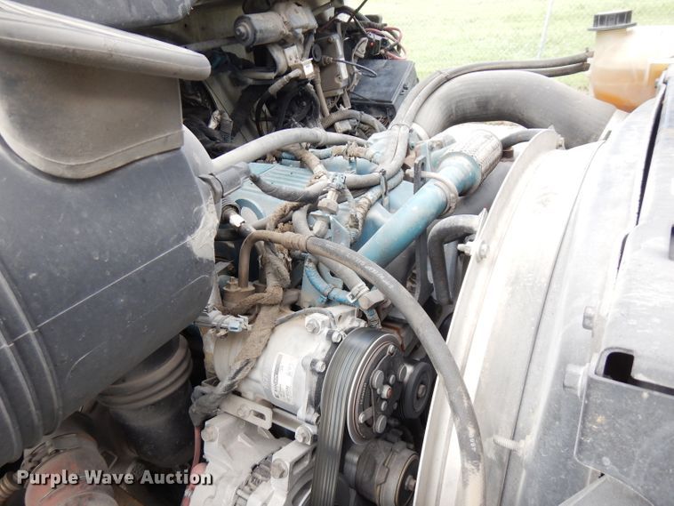 image for item FN9331 2005 International 4440  bucket truck